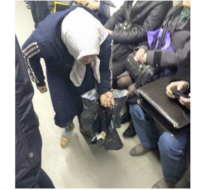 Внезапно Разоблачение, бабушка, киев, метро