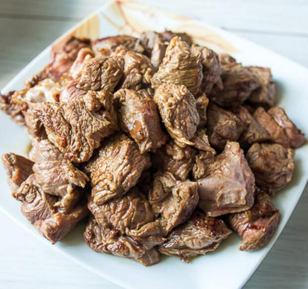 Обжариваем мясо