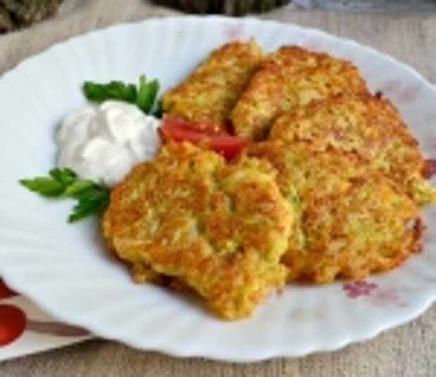 Кабачковые оладьи с морковью и овсяными хлопьями