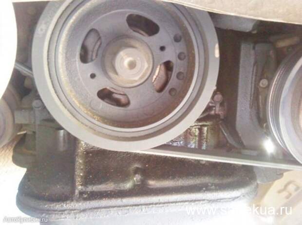 Как поменять сальник коленвала на Nissan Liberty PM12 Как поменять сальник коленвала на Nissan Liberty PM12