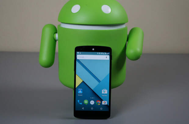 Nexus 5 и фигурка Android