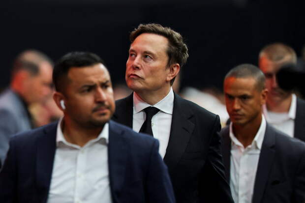 Маск стал первым человеком в мире с богатством более 800 миллиардов долларов