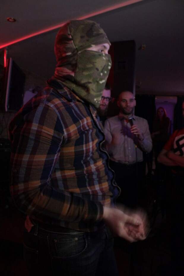 Очередное шоу дегенератов в Киеве: "Вырывание сердца зеленого человечка" и "голова Кадырова" в банке Очередное шоу дегенератов в Киеве: "Вырывание сердца зеленого человечка" и "голова Кадырова" в банке