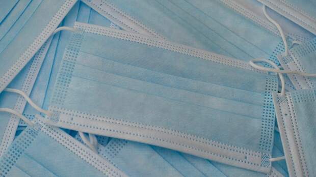 Профессор заявил, что маски бесполезны и только усиливают психоз