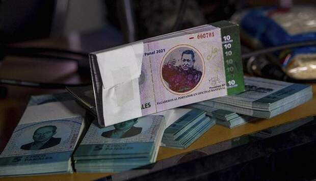 На фоне кризиса среди населения получила популярность самодельная валюта – венесуэльский паналь