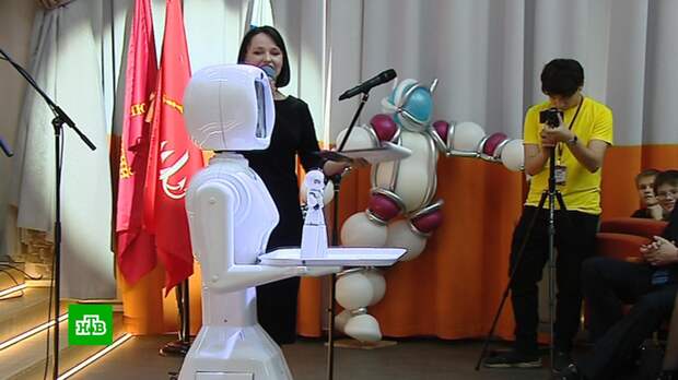 Студенты и школьники соревнуются в робототехнике на Кубке губернатора Петербурга