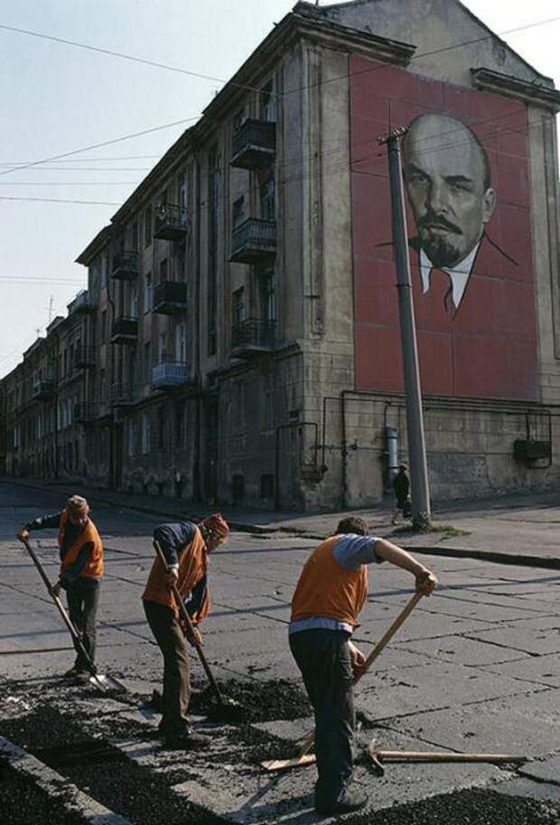 Рядом с гаванью, Одесса, 1988 год. Фотограф Бруно Барби (Bruno Barbey).