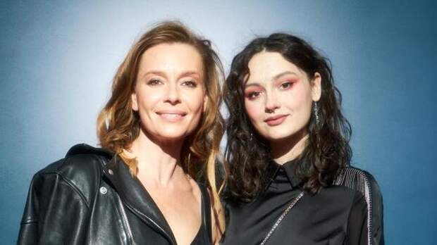 Спрятавшая талию дочка Толкалиной отреагировала на слухи о беременности