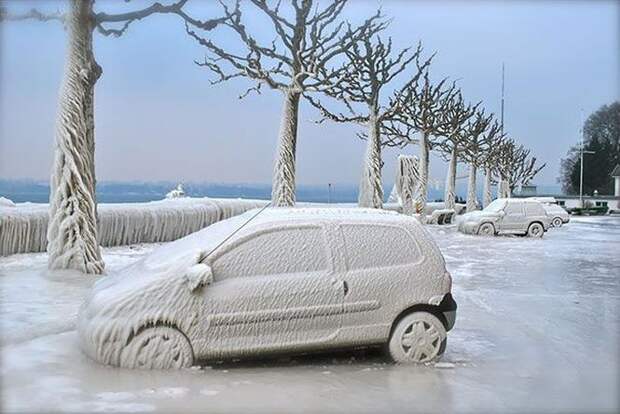 Бывает, что автомобиль найден, а вот попасть внутрь - проблема зима, прикол, снег, юмор