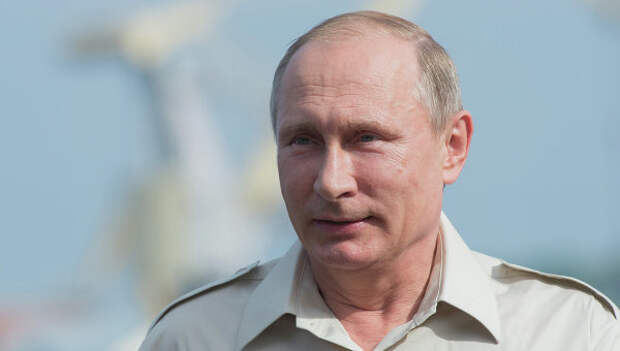 Президент России Владимир Путин беседует с журналистами после погружения на батискафе