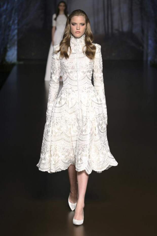 Русская сказка от Ralph & Russo осень-зима 2015 - 2016: великолепные и царственные наряды Русская сказка от Ralph & Russo осень-зима 2015 - 2016: великолепные и царственные наряды