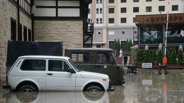 Около 4000 жителей Сочи остались без света из-за непогоды