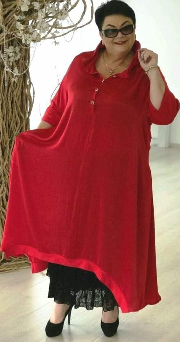 Красное платье бохо с черной отделкой