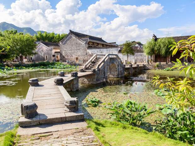 go-back-in-time-and-observe-the-distinct-architecture-of-the-900-year-old-village-of-hongcun
