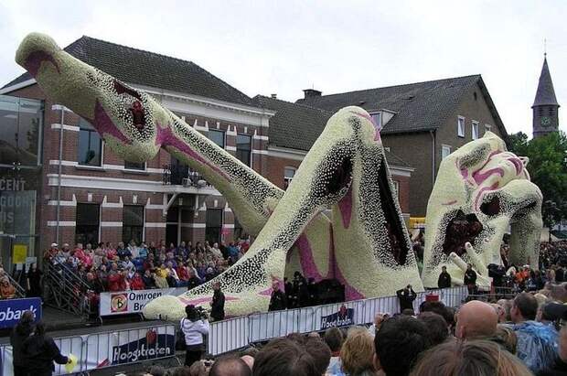 Невероятные цветочные скульптуры на параде Bloemencorso Zundert (9)