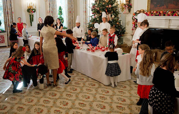 Мишель Обама показала рождественское убранство Белого дома