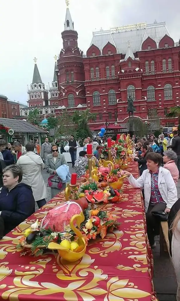 Минусы москвы. Туризм Москва минусы. Огромные минусы Москвы. Минусы жизни в Москве.