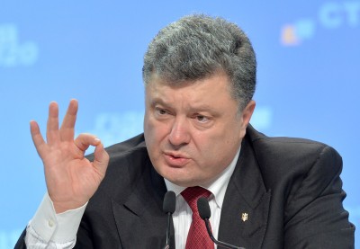 Феерический … президент: Порошенко бахвалится фейковой фотографией, где его прифотошопили к великим мира сего