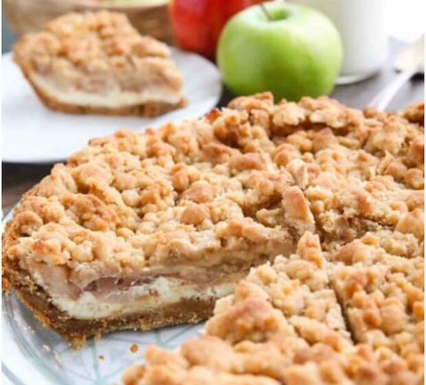 Ваши любимые десерты в одном месте: Яблочный пирог с чизкейком и штрейзелем