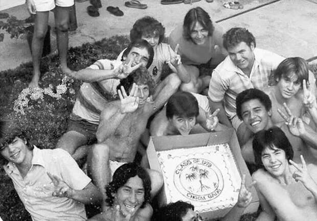 Барак Обама вместе со своей «Чум-бандой» («Choom Gang»), Гавайи, 1979 год. Кстати, «choom» означает курение марихуаны. знаменитости, редкие, фото