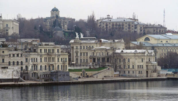 Город Севастополь на черноморском побережье Крымского полуострова. Архивное фото