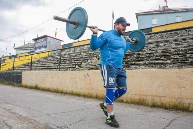 Андрей Родичев совершил восхождение на Эльбрус со штангой весом 75 кг (1)