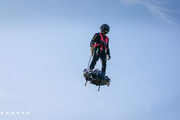 Усовершенствованная реактивная летающая доска от Flyboard Air (2 фото + видео)