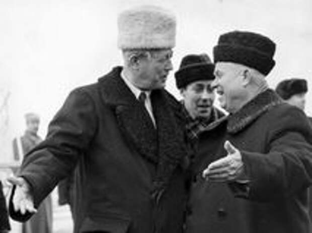 Никита Хрущев и Гарольд Макмиллан
