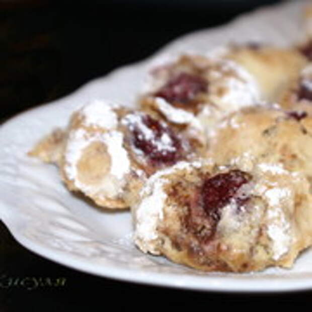Песочное печенье с ромовой вишней