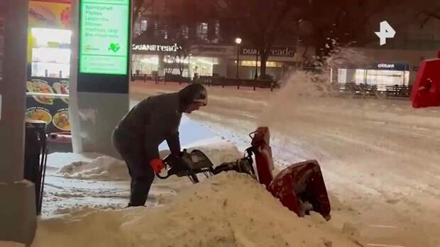 Погодный коллапс: как неопытные жители Нью-Йорка пытаются бороться со снегом