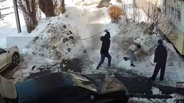 Baza: избитый прохожим за приставания к девочке уфимец подал в полицию