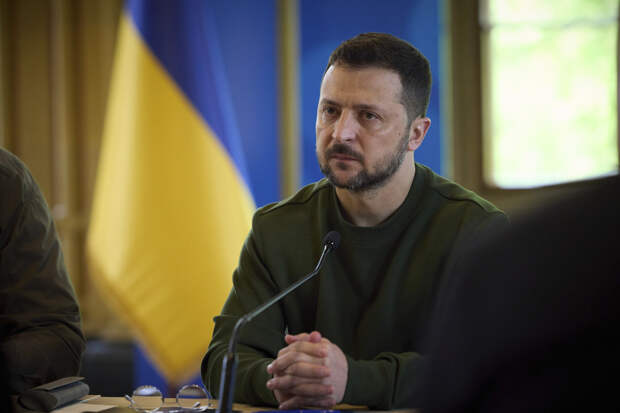 Зеленский подтвердил причастность Киева к удару по военному аэродрому в Крыму
