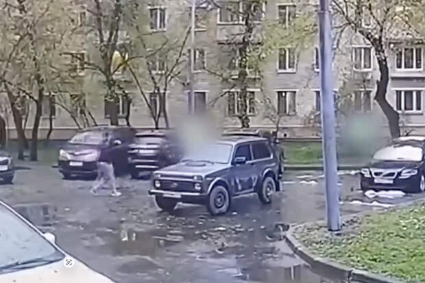 Нападение подростка на мужчину ради 3,8 миллиона рублей в Москве попало на видео