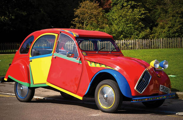 Citroen 2CV by Andy Saunders