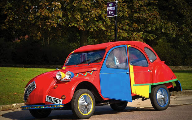 Citroen 2CV by Andy Saunders