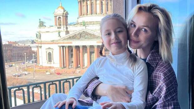 «Мамина копия»: повзрослевшая дочь Гагариной зажгла на выпускном