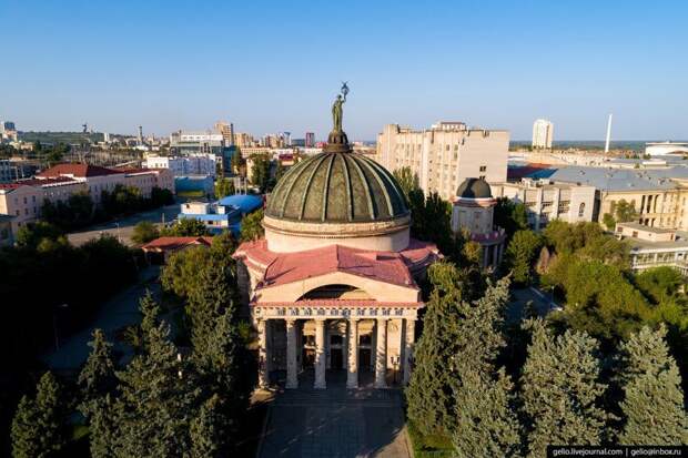 Волгоград с высоты: город, возрождённый после войны волгоград, города герои, россия