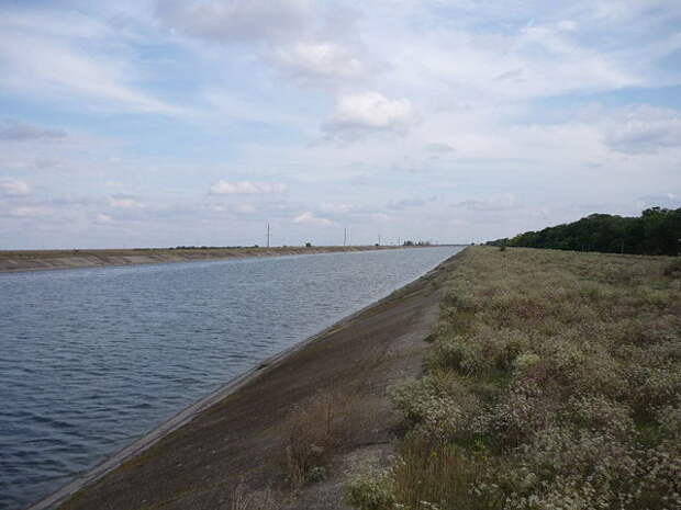 На снимке Северо-Крымский канал, расположенный возле Джанкоя.