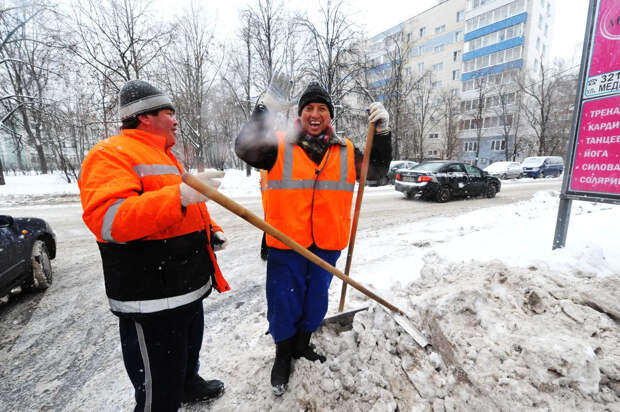 Киргизия подала на Россию в суд ЕАЭС из-за полисов ОМС для семей мигрантов