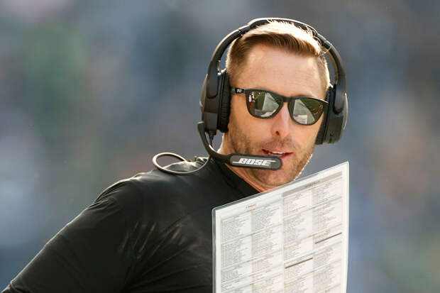 Kliff Kingsbury coaching on the sidelines