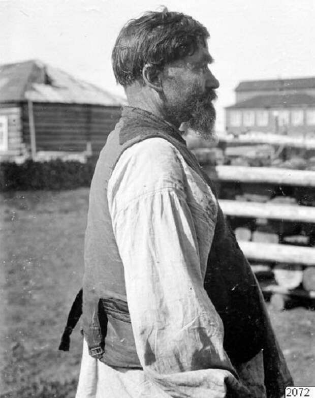 Россия, Архангельская губерния, село Ловозеро, 1910 год. Россия, Архангельская губерния, село Ловозеро, 1910 год.