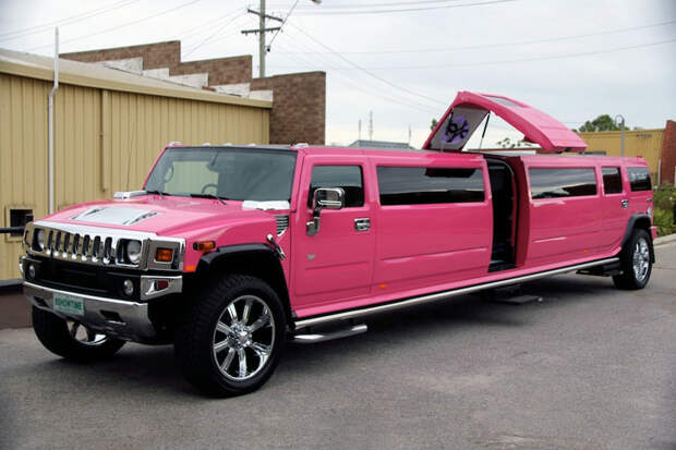 Тот самый случай, когда больше – не значит лучше. Hummer Н2 и сам по себе был немаленьким автомобилем, но когда за дело взялись "удлинители"... лимузин, лимузины