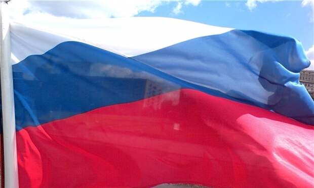 Закат над Казанью окрасил небо в цвет российского флага
