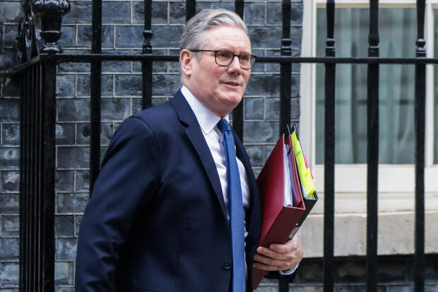 Премьер Британии резко отреагировал на слова совладельца «Манчестер Юнайтед» о мигрантах