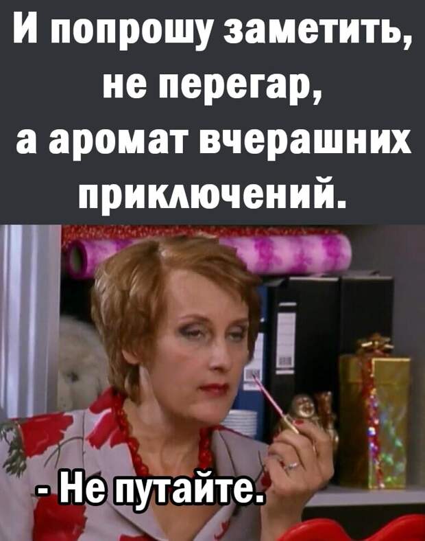 Идет экзамен. Из класса выходит замученный студент...