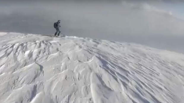 В Хакасии лыжник сорвался с обрыва вместе со снежной лавиной и чудом выжил