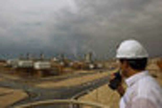 An engineer speaks on his radio at the Phase 4 and Phase 5 gas refineries in Assalouyeh, 1,000 km (621 miles) south of Tehran, January 27, 2011.  REUTERS/Caren Firouz (IRAN - Tags: ENERGY BUSINESS) - RTXX5WC