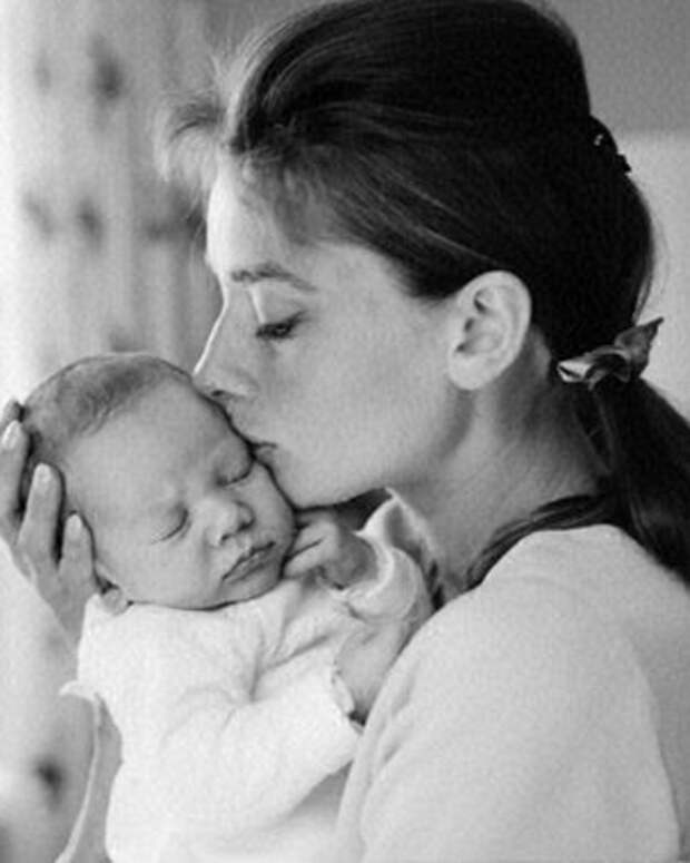 udrey Hepburn with her son. 1960