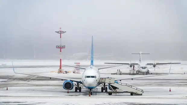 В московских аэропортах задержали или отменили более 90 рейсов