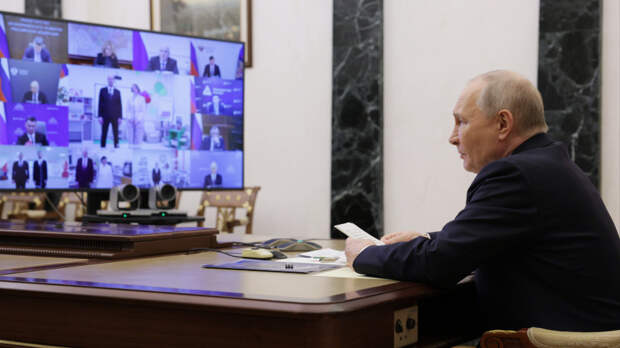 Путин открыл новые школы и детсады в регионах по видеосвязи